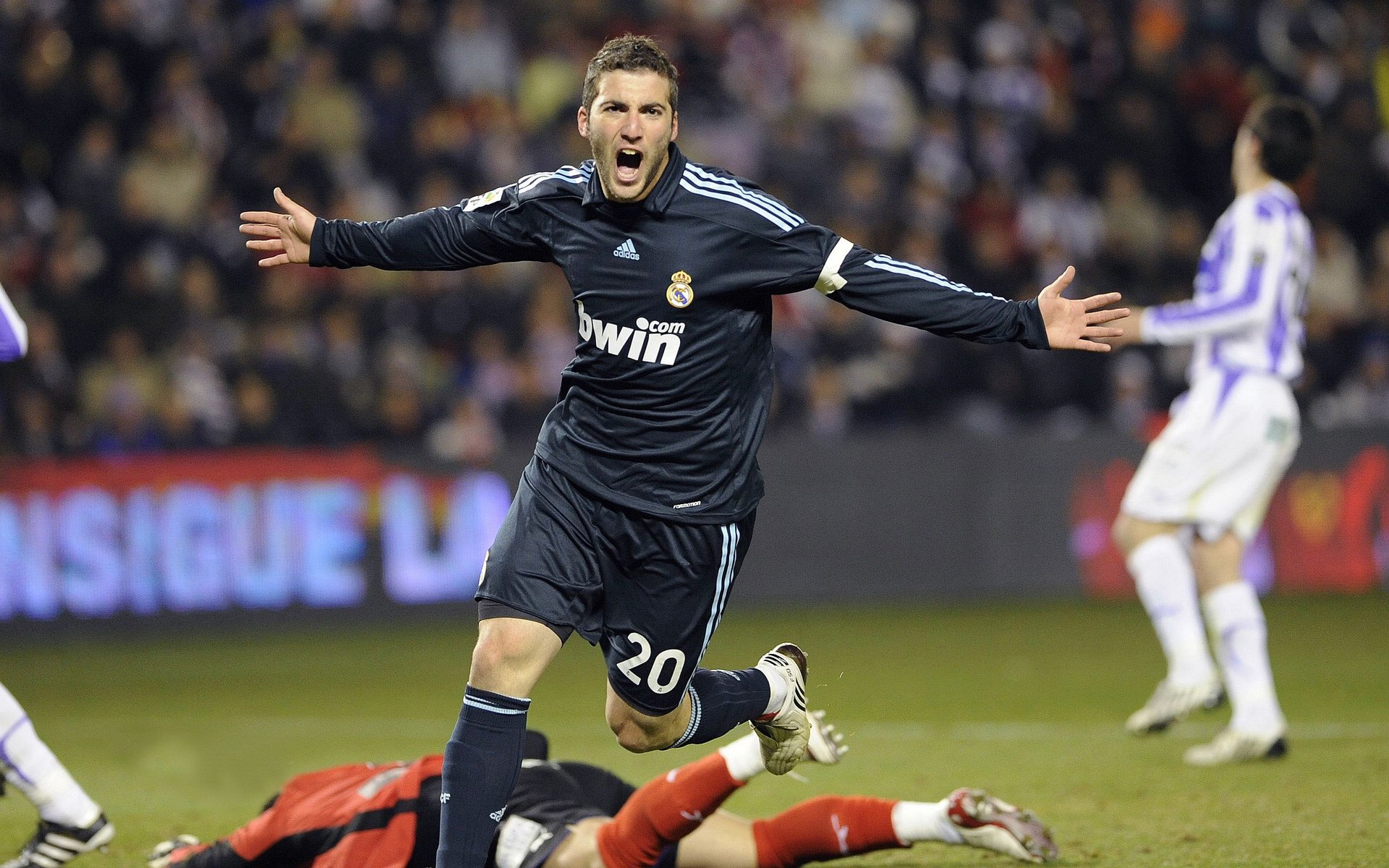 乐鱼官网入口-亚泰中超降级后，离队首人浮现：刚来长春半年，就被放弃无缘中甲